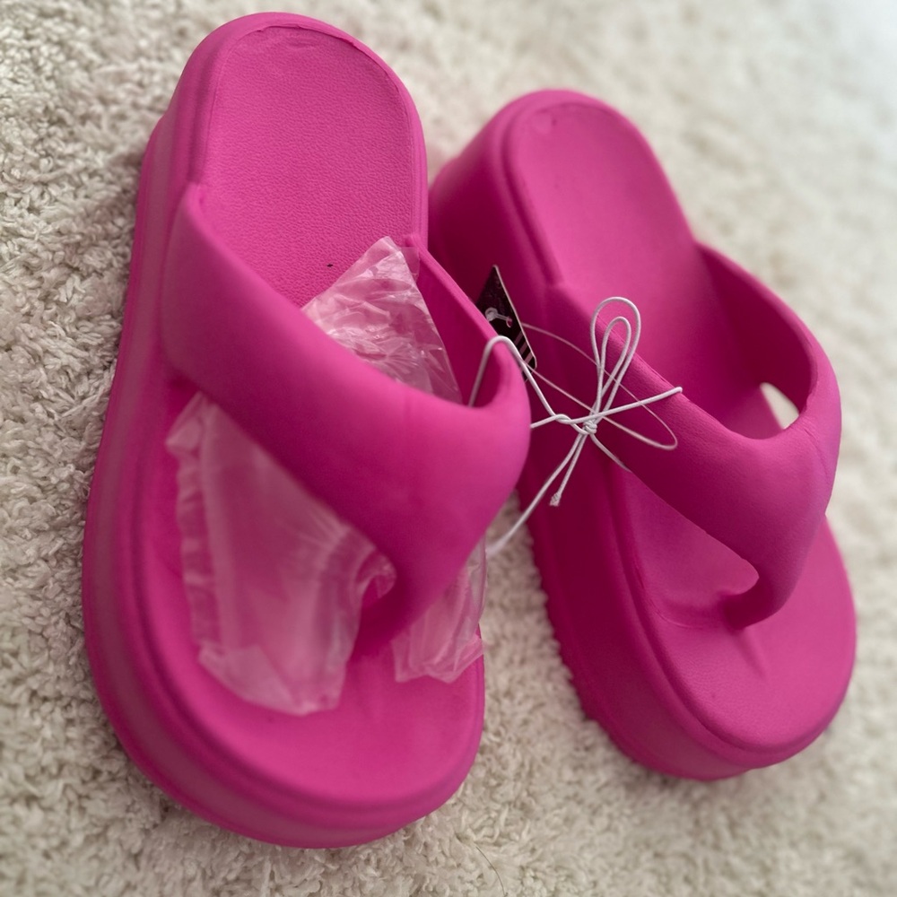 Size 5-5.5 platform sandal